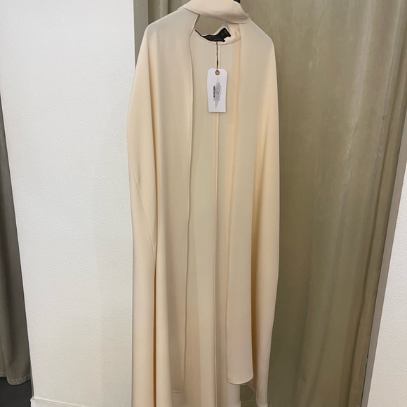 NWT CIARA JUAN CARLOS OBANDO Avalon Crepe Floor Length Cape - Picture 6 of 11